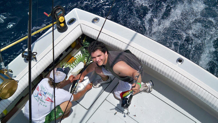 highli14 Fishing Impossible  38 Bertram